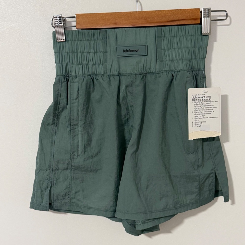 Lululemon Training Shorts Womens 2 Green Super High Rise 4" Lightweight Athletic
